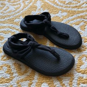 🌸2 for $39 Sanuk Sandals